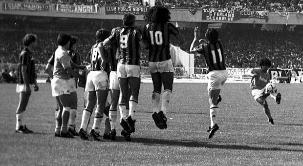 Lo storico gol di Maradona al Milan