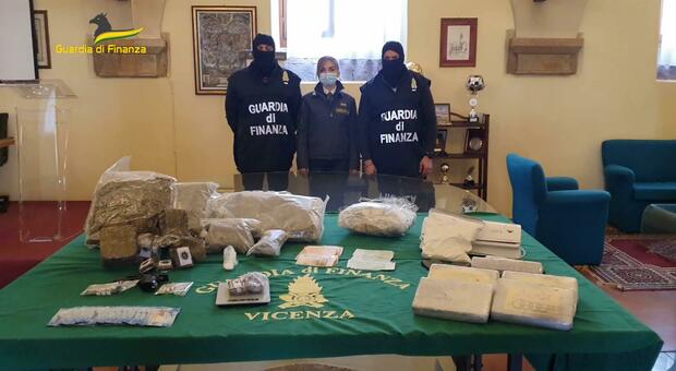 Maxi sequestro di droga per 1 milione di euro, arrestati due albanesi