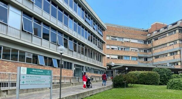 Influenza, a Bologna già 3 casi: un paziente sviluppa la polmonite. «Mai successo in questo periodo»