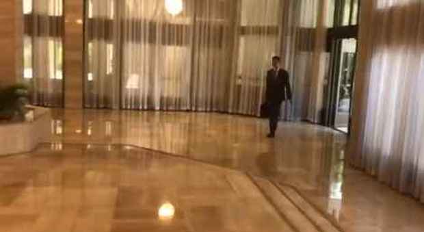 Siria, video mostra Assad che arriva al lavoro in un palazzo presidenziale
