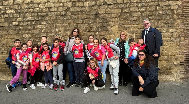 Il sindaco Vuilleumier con i bambini in Vaticano per incontrare il Papa