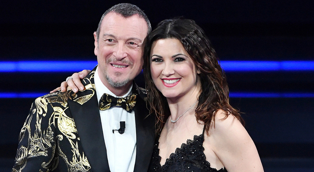 Amadeus al Nove, la moglie Giovanna Civitillo fuori dalla Rai? «Non seguirà il marito, ma aspetta una conferma»