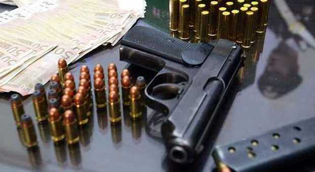 Pistole e fucili, allarme furti assalti nella case per armarsi