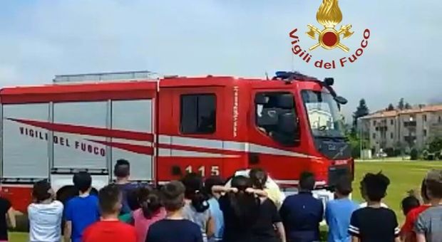I piccoli alunni della scuola elementare per un giorno diventano vigili del fuoco a Nocera Umbra