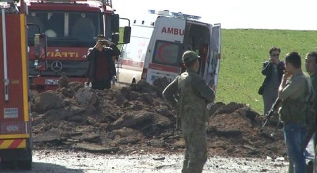 Turchia, nuovo attentato a militari: attaccato un altro convoglio a Diyarbakir, 7 morti