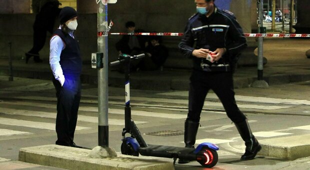 Milano, travolge con l'auto e uccide un 33enne in monopattino, poi scappa via: arrestato 25enne italiano