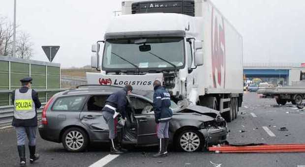 Schianto Sulla8 Milano Varese Un Morto E Due Feriti Autostrada Chiusa Foto