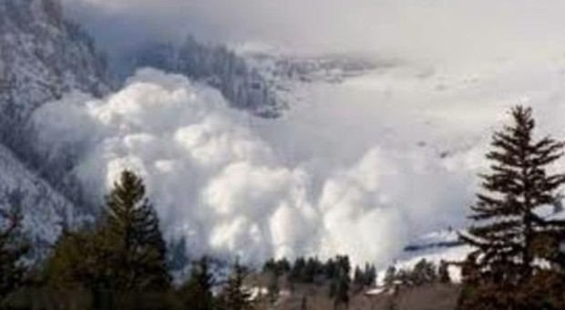 Valanga travolge due persone in Val d'Aosta, un morto e un disperso