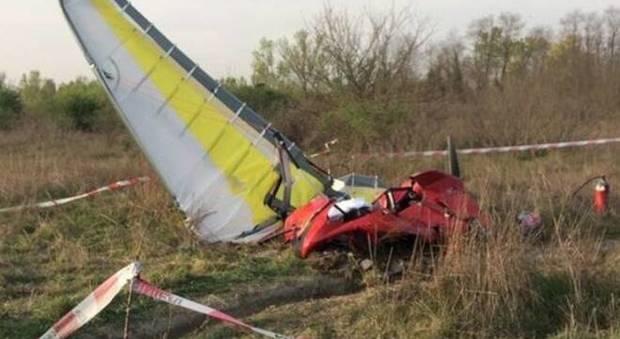 Mantova, incidente col deltaplano: muore ex direttore della scuola di paracadutismo di Reggio Emilia