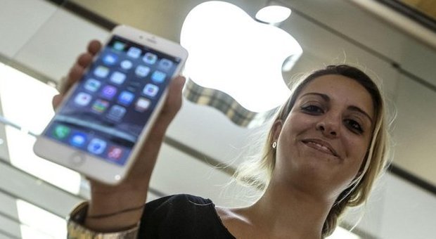 iPhone day in tutta Italia: a ruba il modello più grande da 5,5 pollici