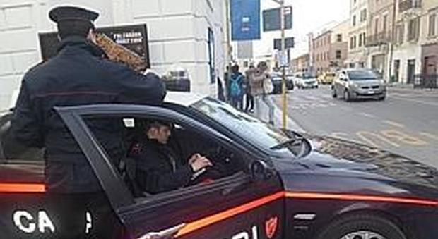 I carabinieri durante un controllo