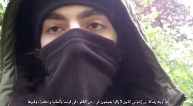Parigi, l'attentatore in un video giura fedeltà all'Isis: « E il risultato dell'aggressione dell'Occidente»