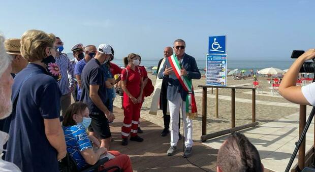 Paestum: inaugurata a Laura la «spiaggia senza barriere»