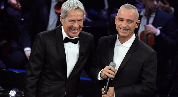 Sanremo 2019, Eros Ramazzotti canta "Adesso tu" con Claudio Baglioni: tutti in piedi