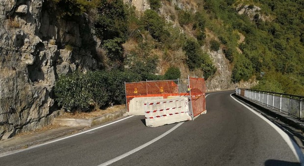Vico Equense, ok dai geologi: riaperta al traffico la statale 163 Amalfitana