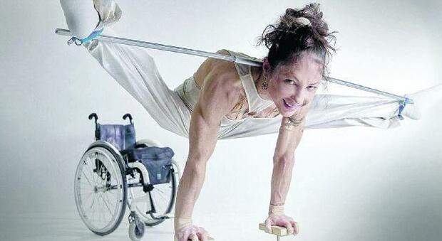 Disabili, la storia di Silke acrobata sulla sedia a rotelle: «Non ho mollato, solo così mi sento viva»