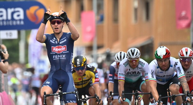 Tim Merlier vince la seconda tappa del Giro d'Italia 2021