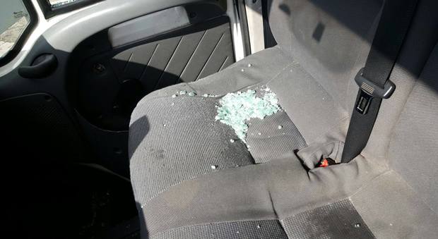 Aggressione al 118, figlio di paziente rompe il vetro dell'ambulanza