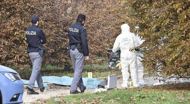 Milano, donna sgozzata in un parco: la polizia non conferma l'identikit dell'assassino