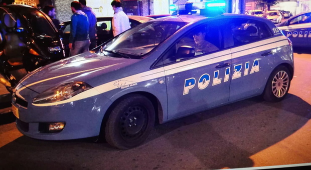 Baby gang danneggia le auto in sosta: cinque nei guai a Pescara