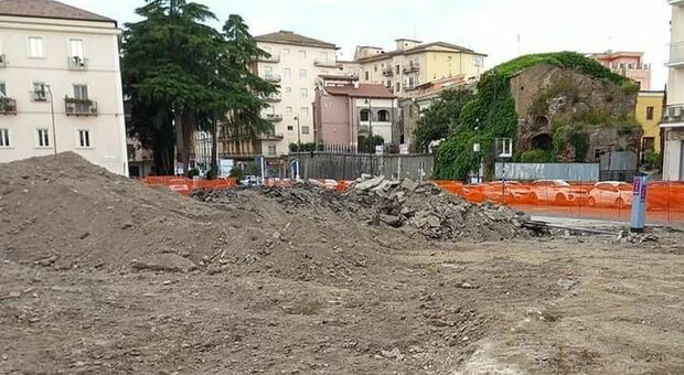 Una fase degli scavi in piazza Pacca