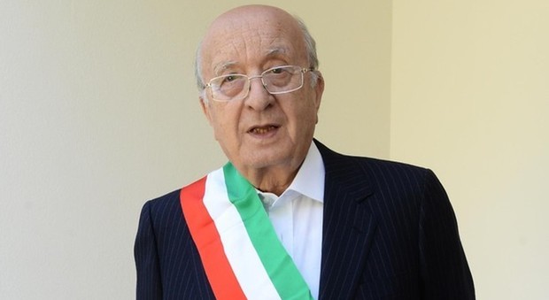 Ciriaco De Mita rieletto sindaco di Nusco a 91 anni