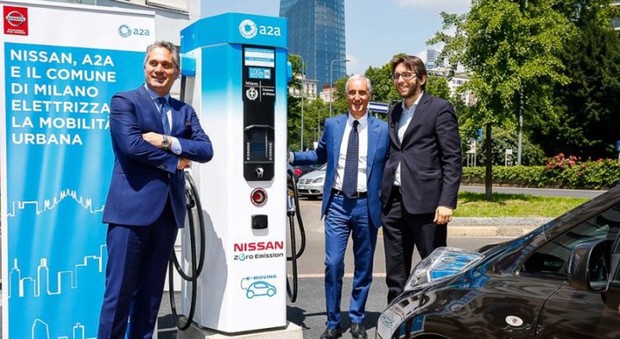 Da sinistra, Valerio Camerano - AD A2A, Bruno Mattucci - AD Nissan Italia e Pierfrancesco Maran - Assessore alla Mobilità e Ambiente