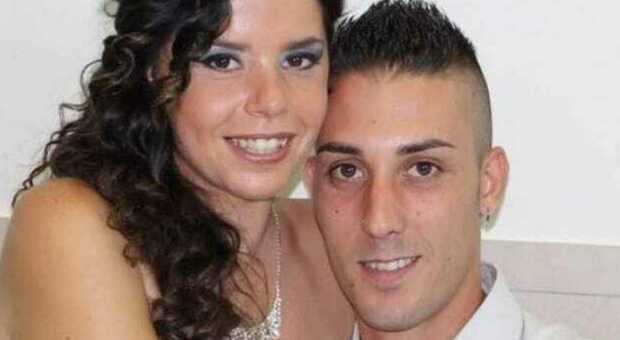Covid, morta a Napoli dopo il parto, il marito: «In ospedale rubati fede, anello e cellulare»