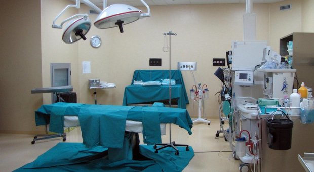 Ostetrica rifiuta di vaccinarsi: l'ospedale di Macerata la licenzia