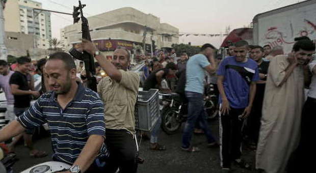 Gaza, è tregua: Israele cessa gli attacchi. Hamas fa festa con spari in aria. Una vittima nel Neghev