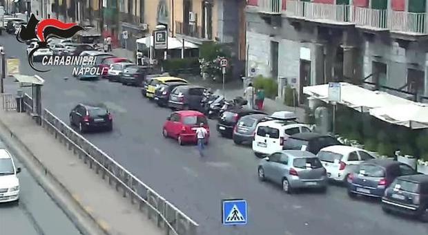 Chiaia regno dei parcheggiatori: quattro abusivi allontanati da Napoli
