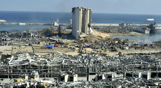 Beirut, perché la strage? Sei allarmi ignorati. «Arrestare i responsabili del porto»
