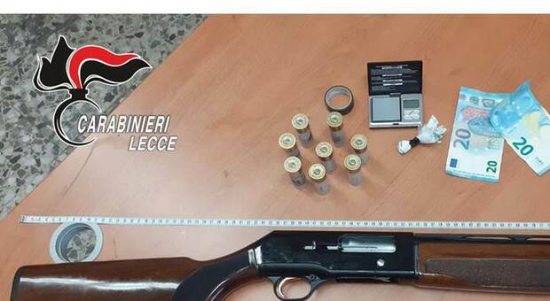 Casalabate, i carabinieri lo trovano con un fucile e la cocaina in casa: arrestato