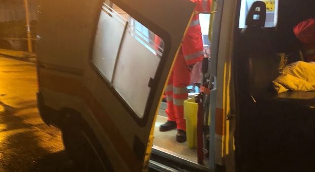 Si stacca il portellone, ambulanza fuori uso durante un'emergenza a Napoli