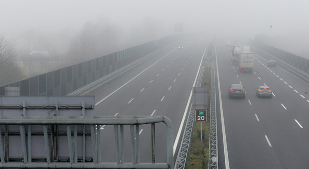 A22, autostrada chiusa per la nebbia: tre incidenti in pochi minuti