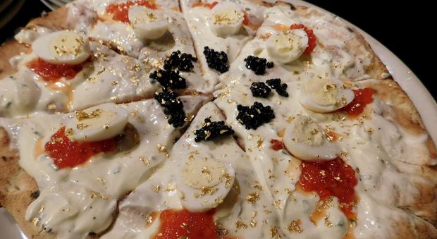 La pizza più cara d'Italia costa 44 euro e ha anche la polvere d'oro: ecco dove si mangia