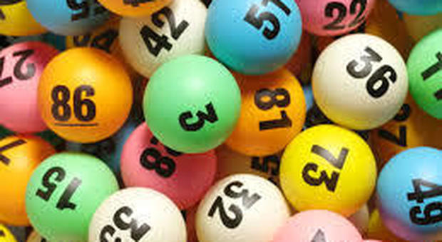 Lotto, le estrazioni dell'8 dicembre e i numeri vincenti del Superenalotto