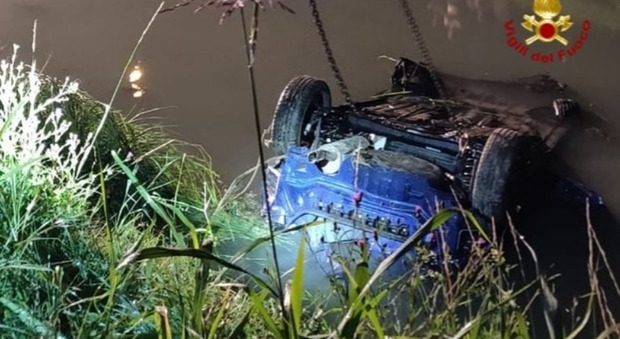 L'auto capovolta nel canale, Jesolo 2019: 4 morti