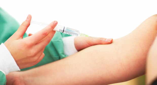 Vaccini sotto la soglia del 50%: due pediatri "sotto osservazione"