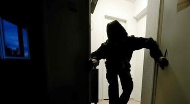 Quattro appartamenti sequestrati alla ladra Rom: comprati coi bottini nei furti in casa nelle Marche