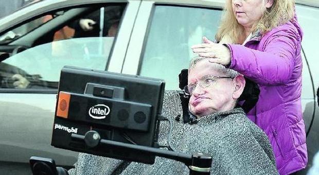 Stephen Hawking dimesso dal Gemelli di Roma, torna in Gran Bretagna