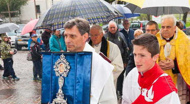 Reliquia di San Wojtyla in processione Tre giorni dedicati al Papa del Cadore