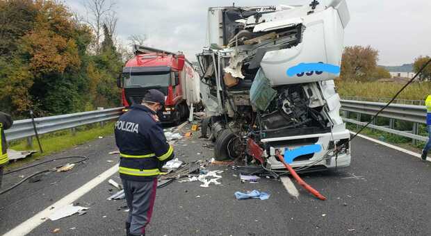 Incidente sulla A1 a Orte. Italia divisa in due, a Orvieto caos viabilità pesante