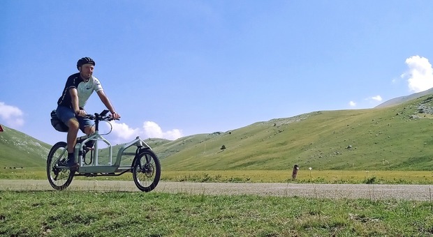 Abruzzo, addio al celibato in bici: la comitiva nelle location più spettacolari