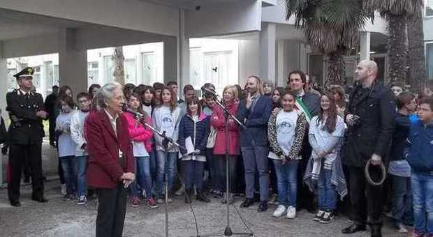 Piera Levi Montalcini durante l'inaugurazione della scuola a Chiaravalle