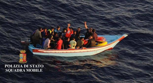Migranti, nuova tragedia al largo della Libia: recuperati 7 cadaveri, soccorse 3.300 persone