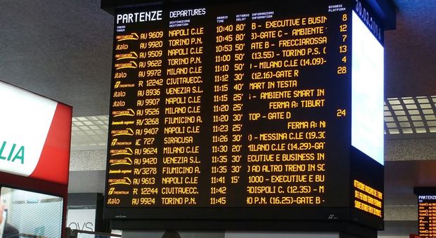 Roma, caos a Termini: treni in ritardo e corse cancellate: circolazione tornata normale