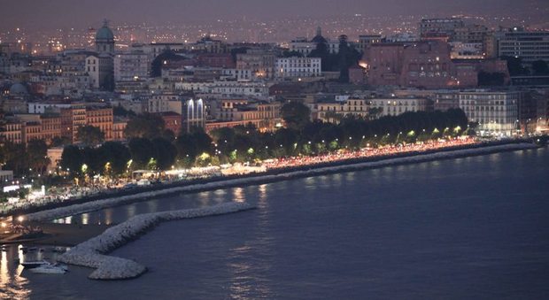 Napoli, cadavere in mare nello specchio d'acqua della rotonda Diaz: è giallo