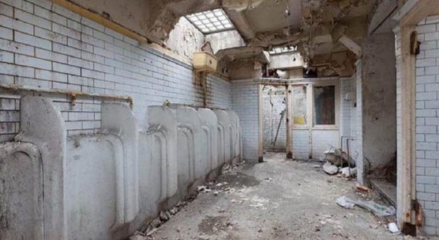 immagine Londra, compra bagni pubblici abbandonati e li trasforma nell’appartamento dei sogni