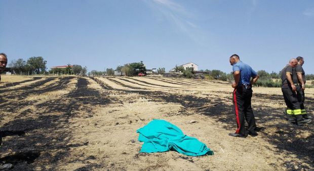 Sant'Omero, donna muore carbonizzata nell'incendio del suo campo